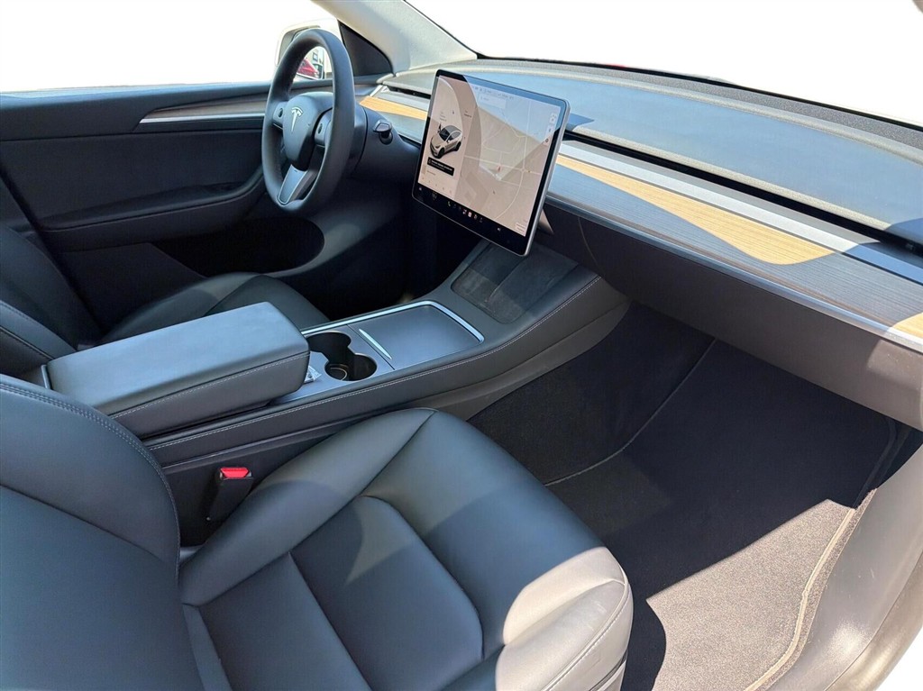 Tesla Model Y Long Range billede 10