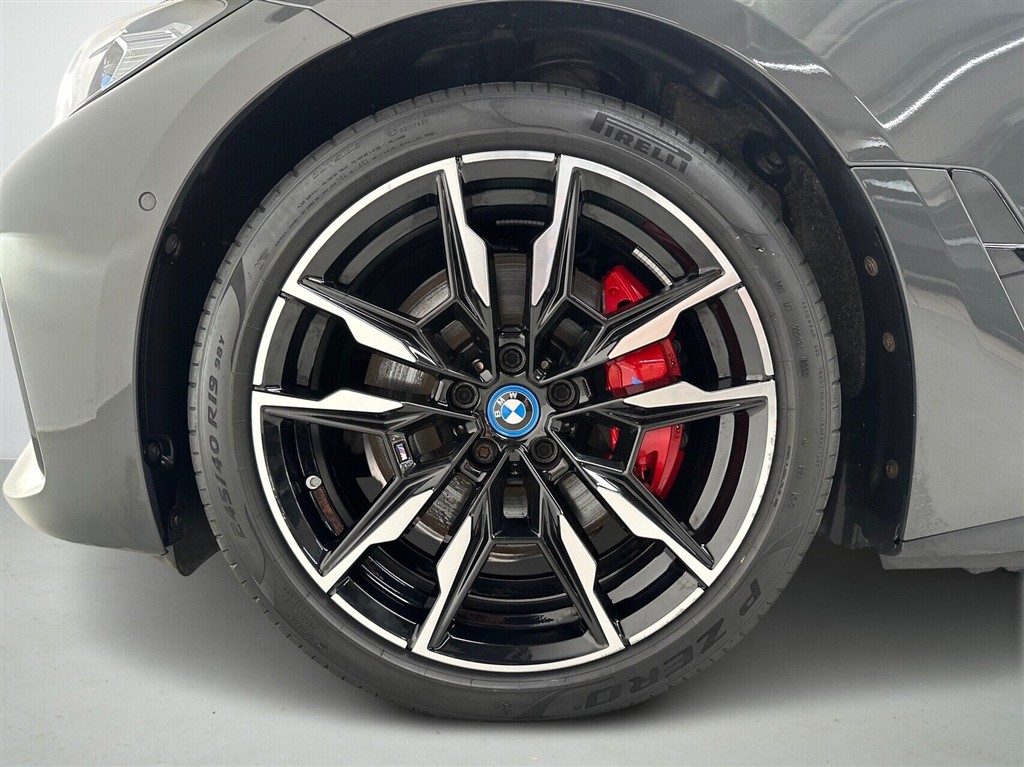BMW i4 Fully Charged generic.image 9