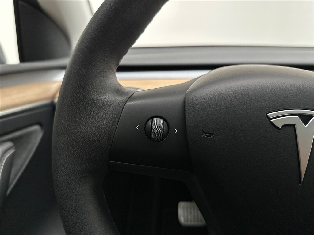Tesla Model Y Long Range billede 15