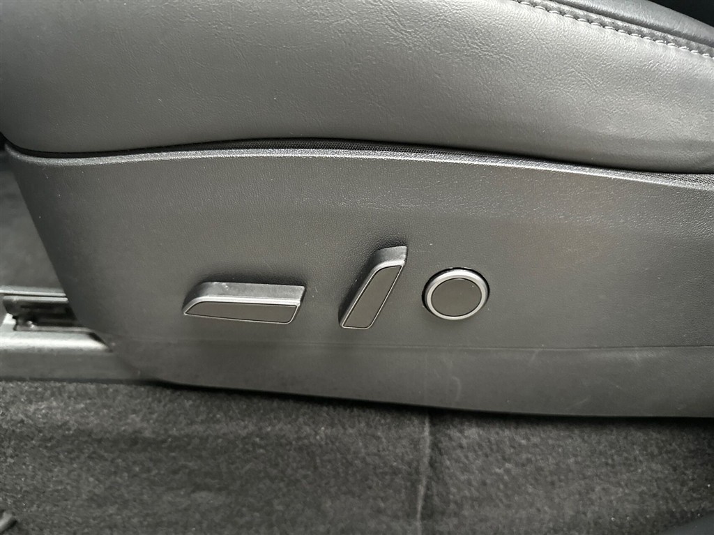 Tesla Model Y Long Range billede 19