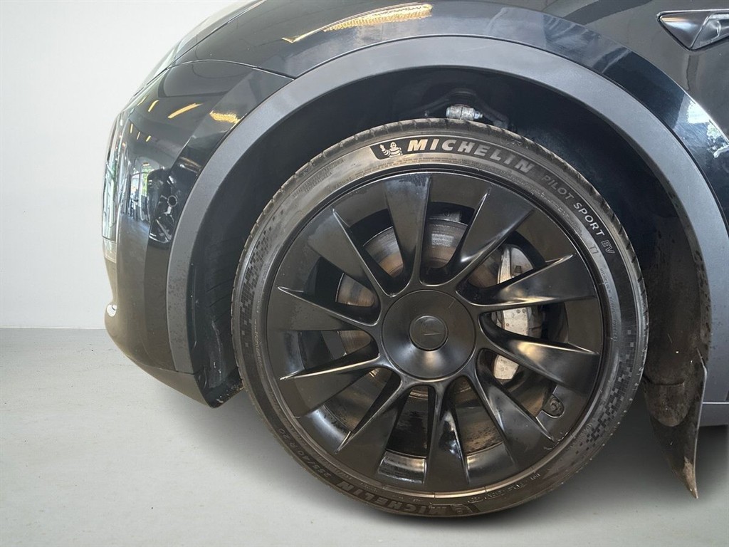 Tesla Model Y Long Range billede 10