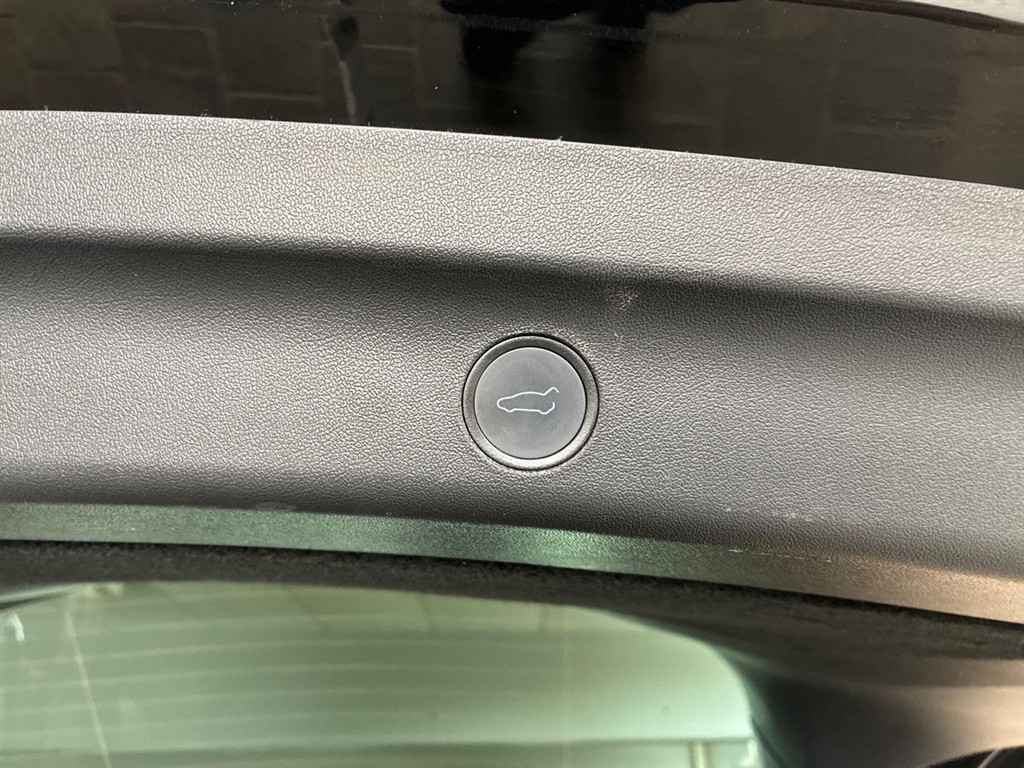 Tesla Model Y Long Range billede 16