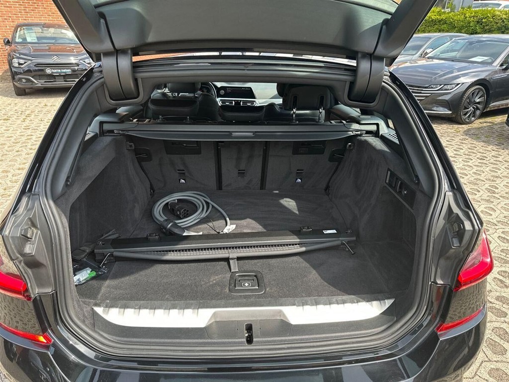 BMW 330e M-Sport billede 13