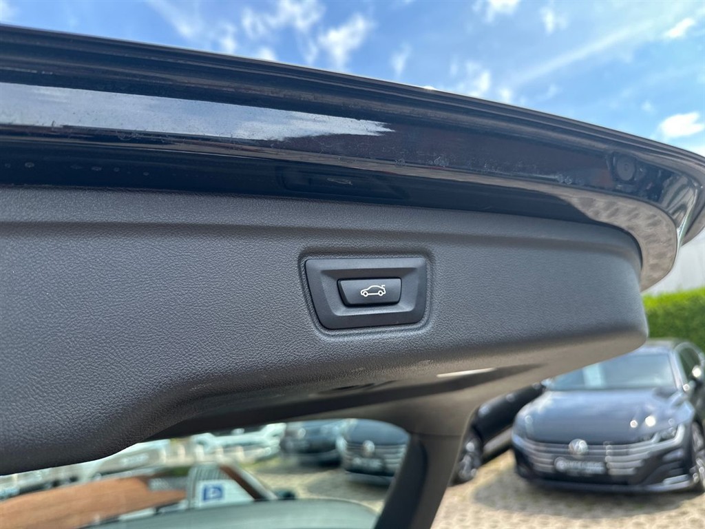 BMW 330e M-Sport billede 17