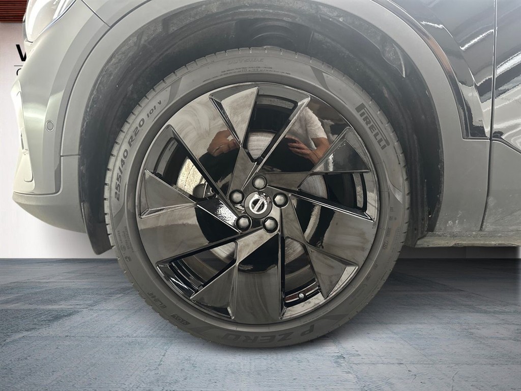 Volvo EX40 Black Edition billede 11