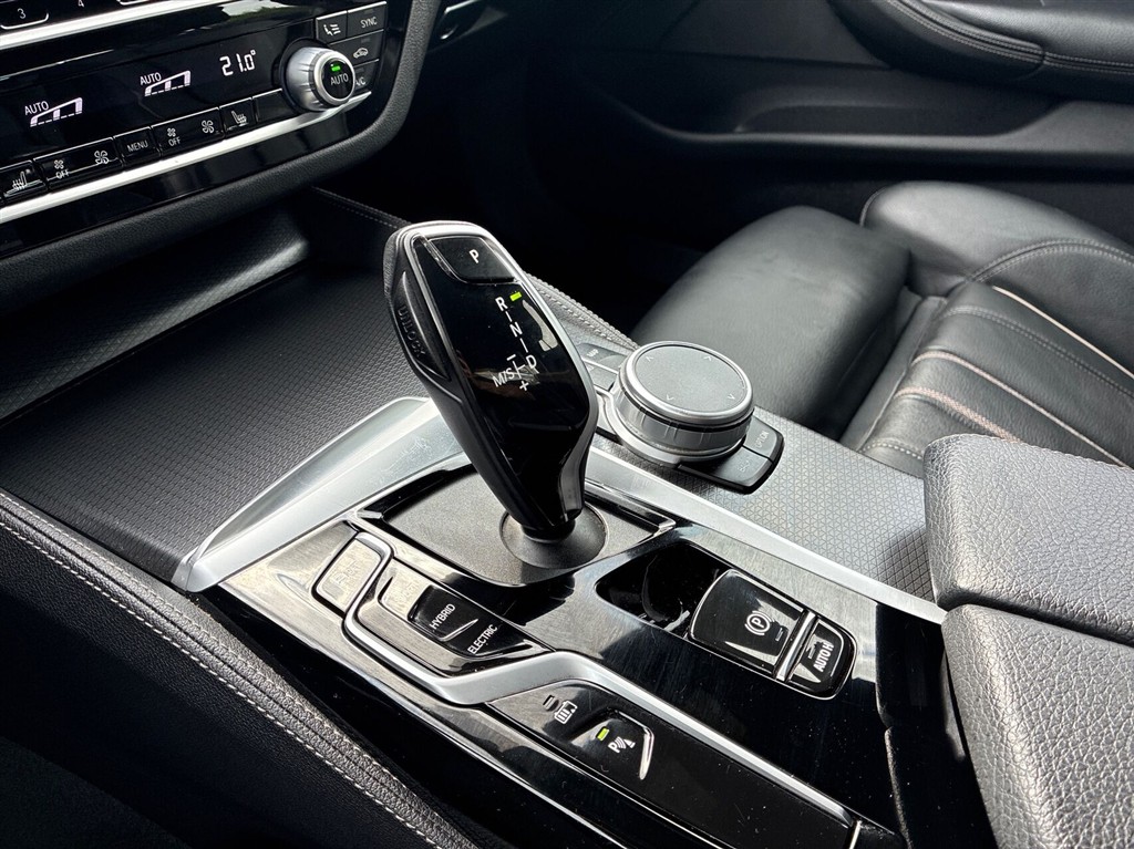 BMW 545e M-Sport billede 17