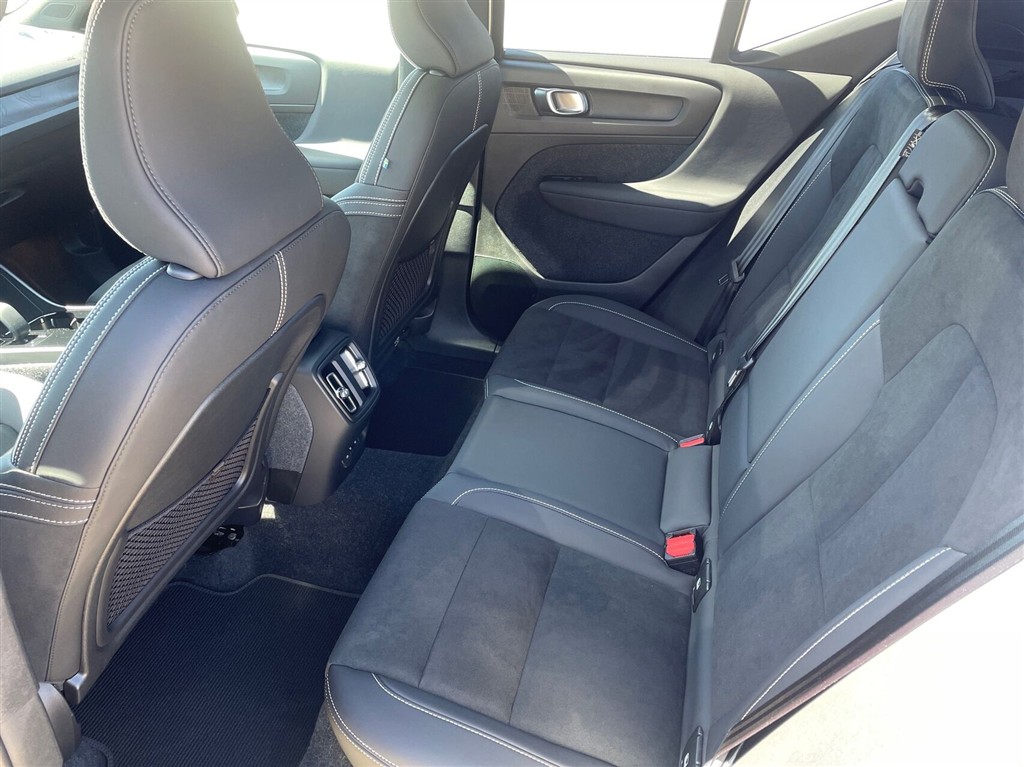 Volvo EX40 Black Edition billede 7
