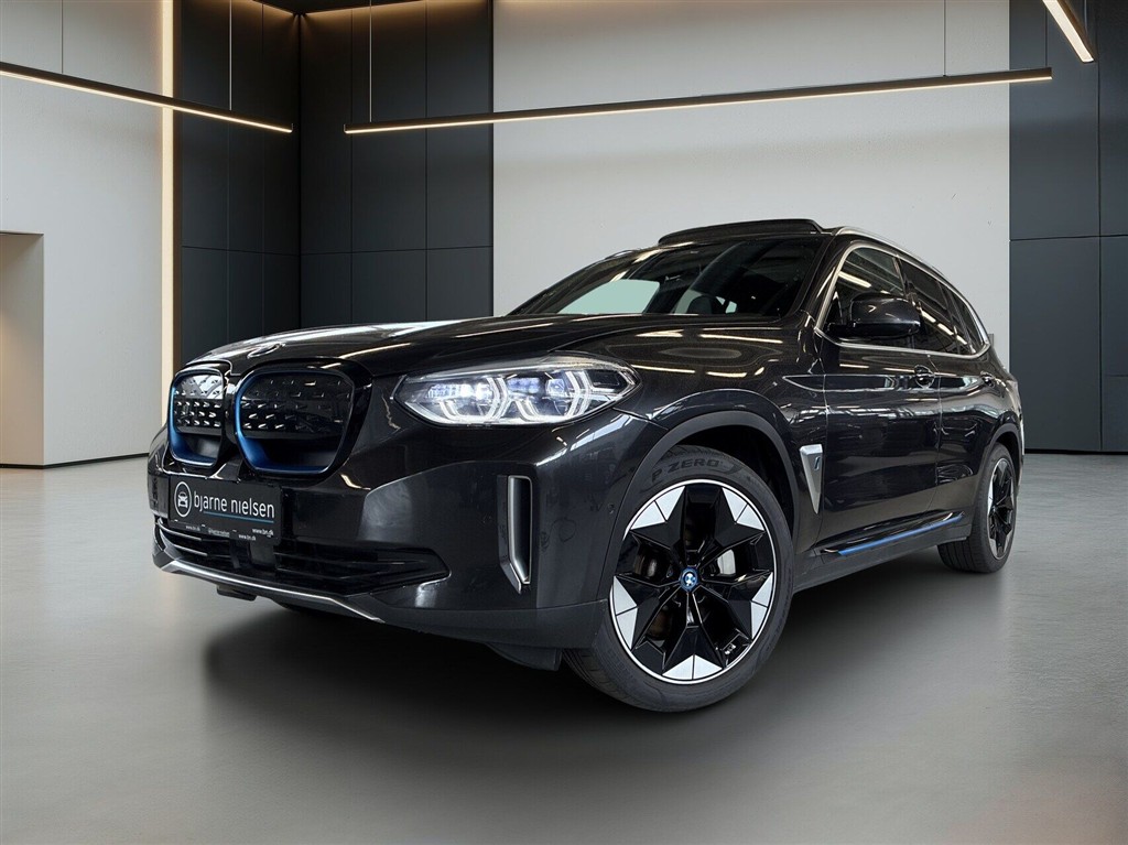 BMW iX3 Charged Plus