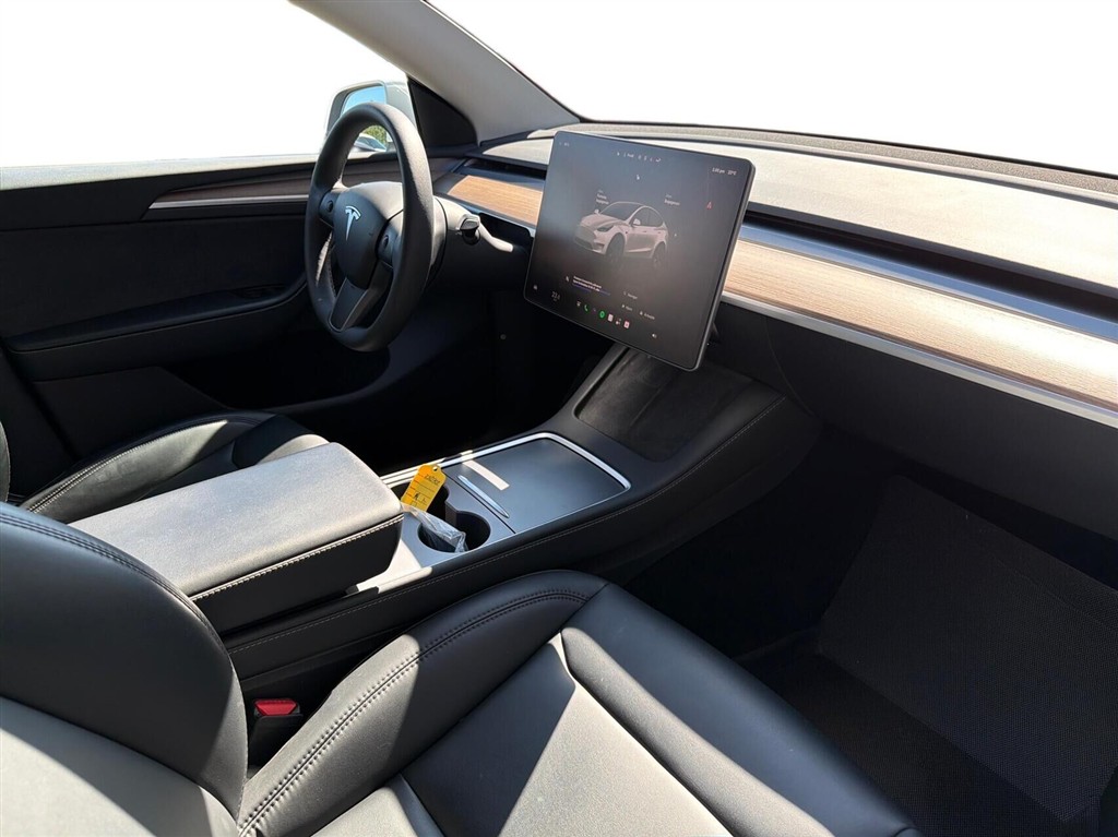 Tesla Model Y Long Range billede 10
