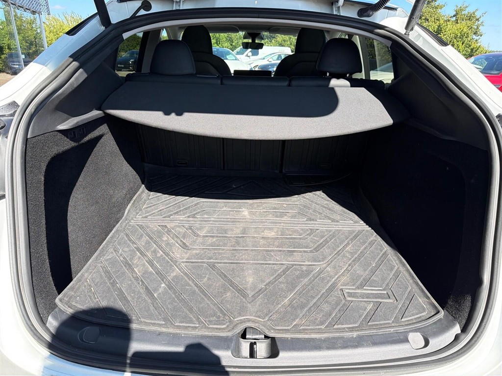 Tesla Model Y Long Range billede 13
