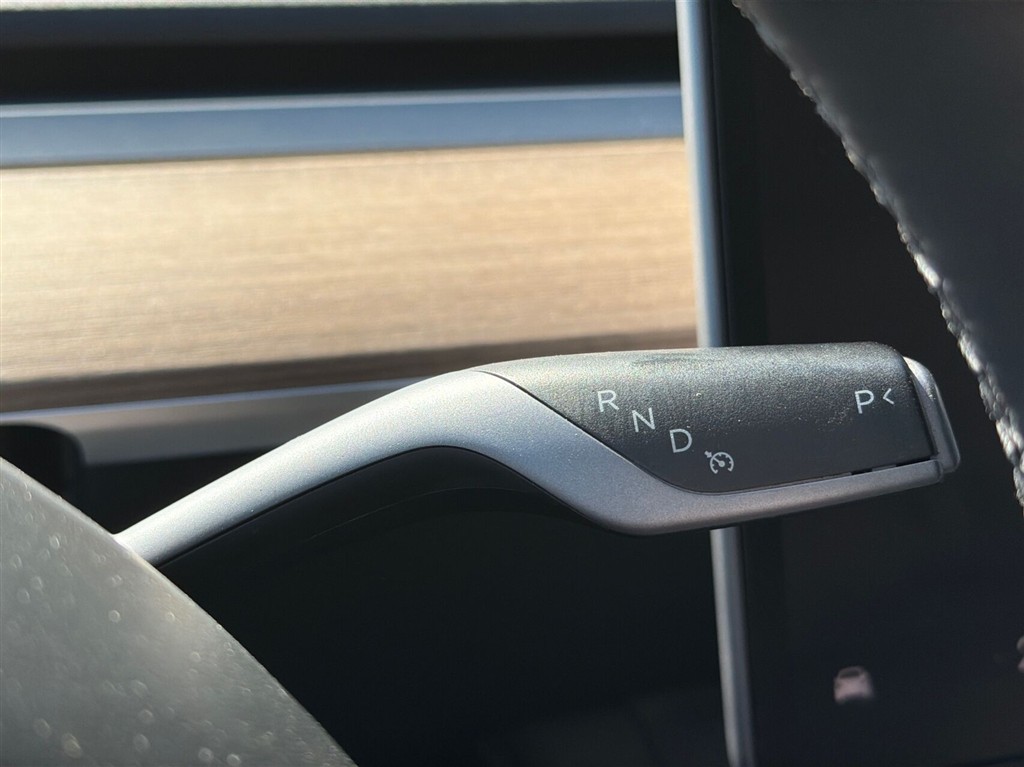 Tesla Model Y Long Range billede 15