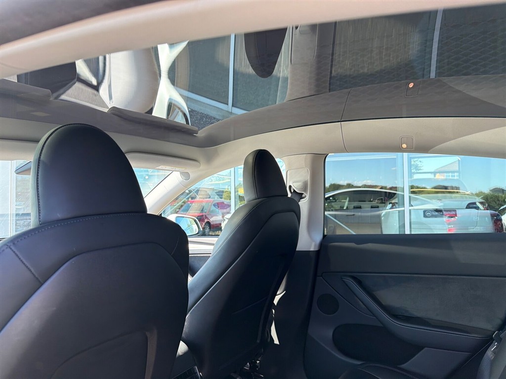Tesla Model Y Long Range billede 25