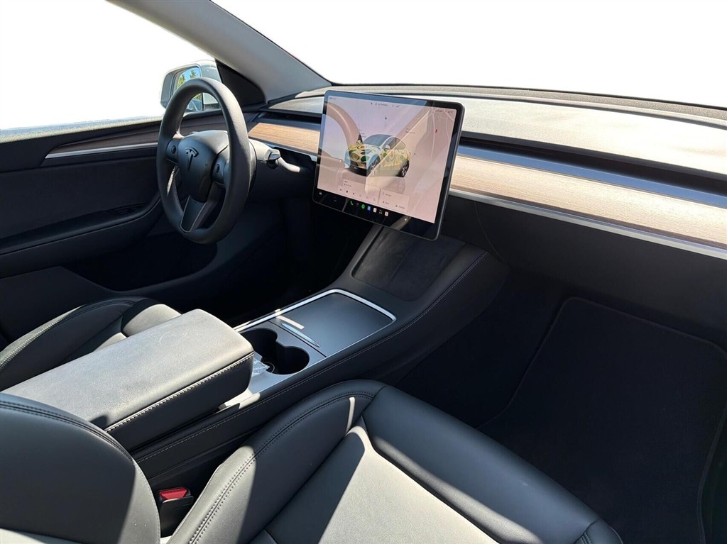 Tesla Model Y Long Range billede 10