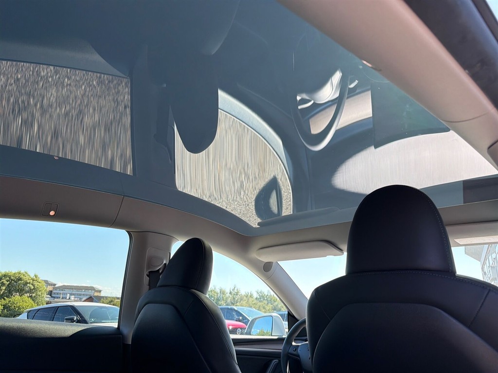 Tesla Model Y Long Range billede 28