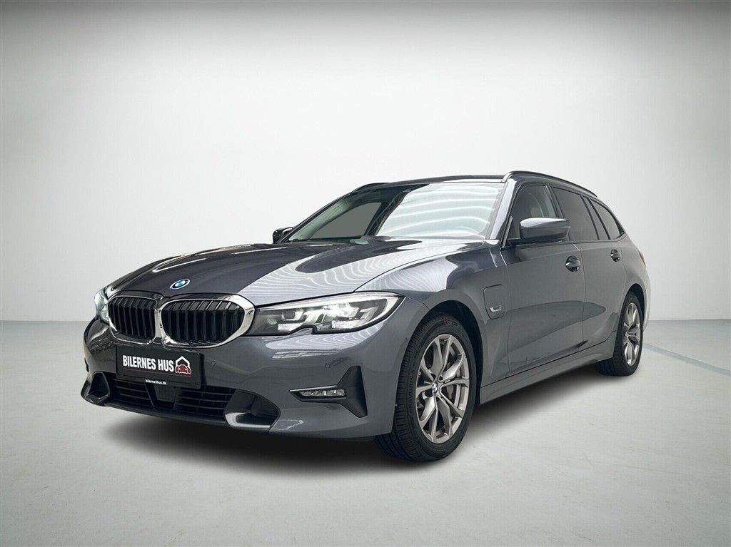 BMW 330e Sport Line