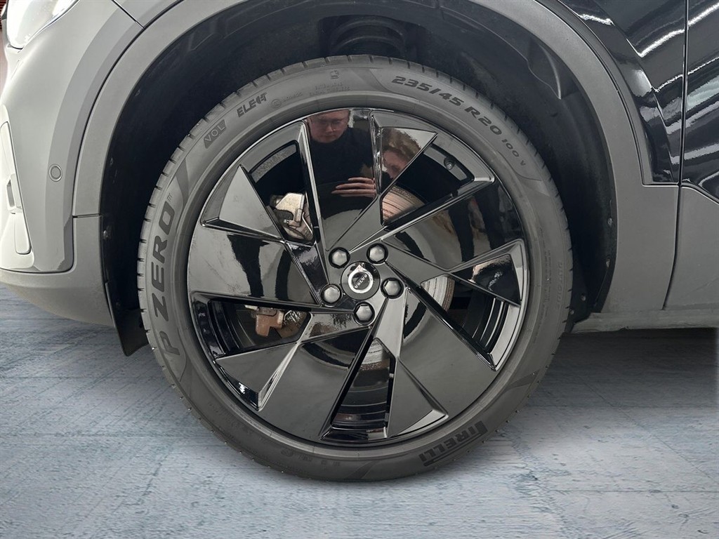 Volvo EX40 Black Edition billede 10