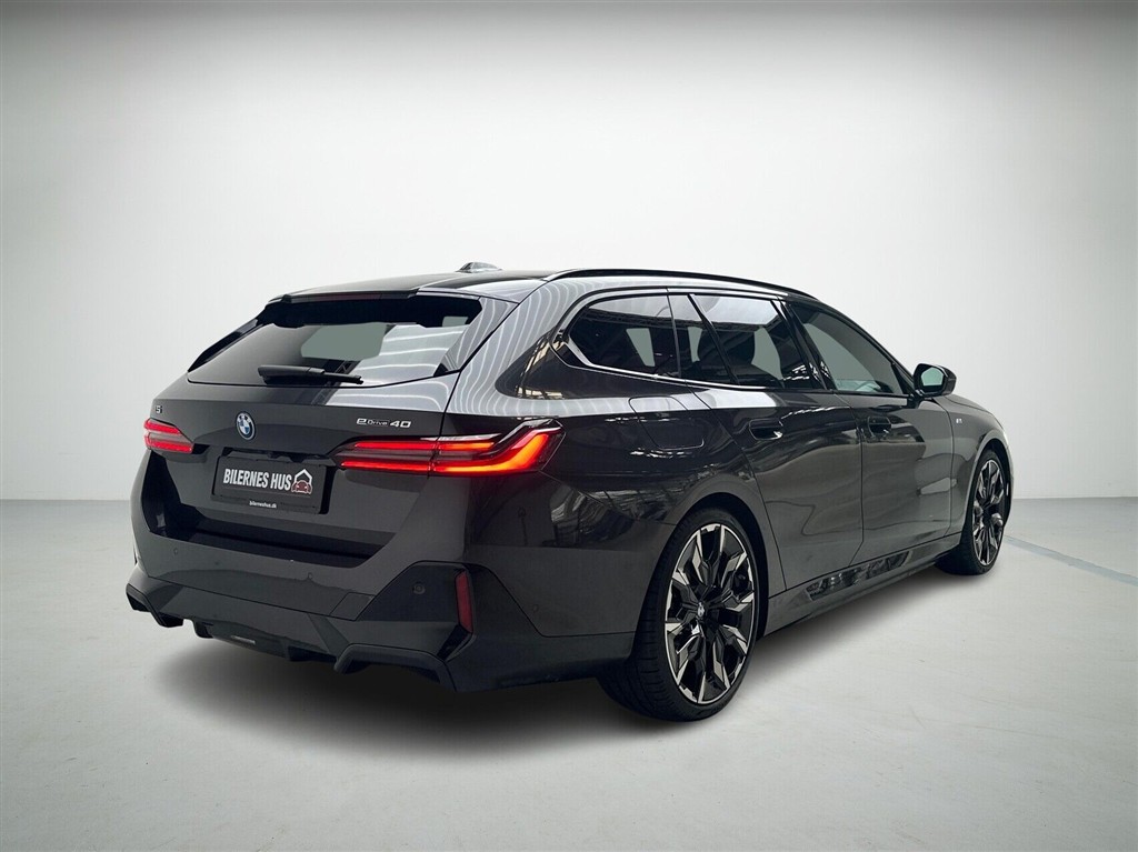 BMW i5 Fully Charged billede 2