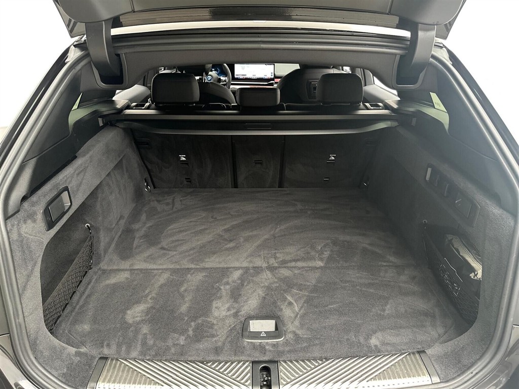BMW i5 Fully Charged billede 13