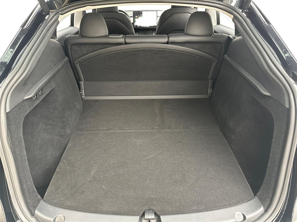 Tesla Model Y Long Range billede 14