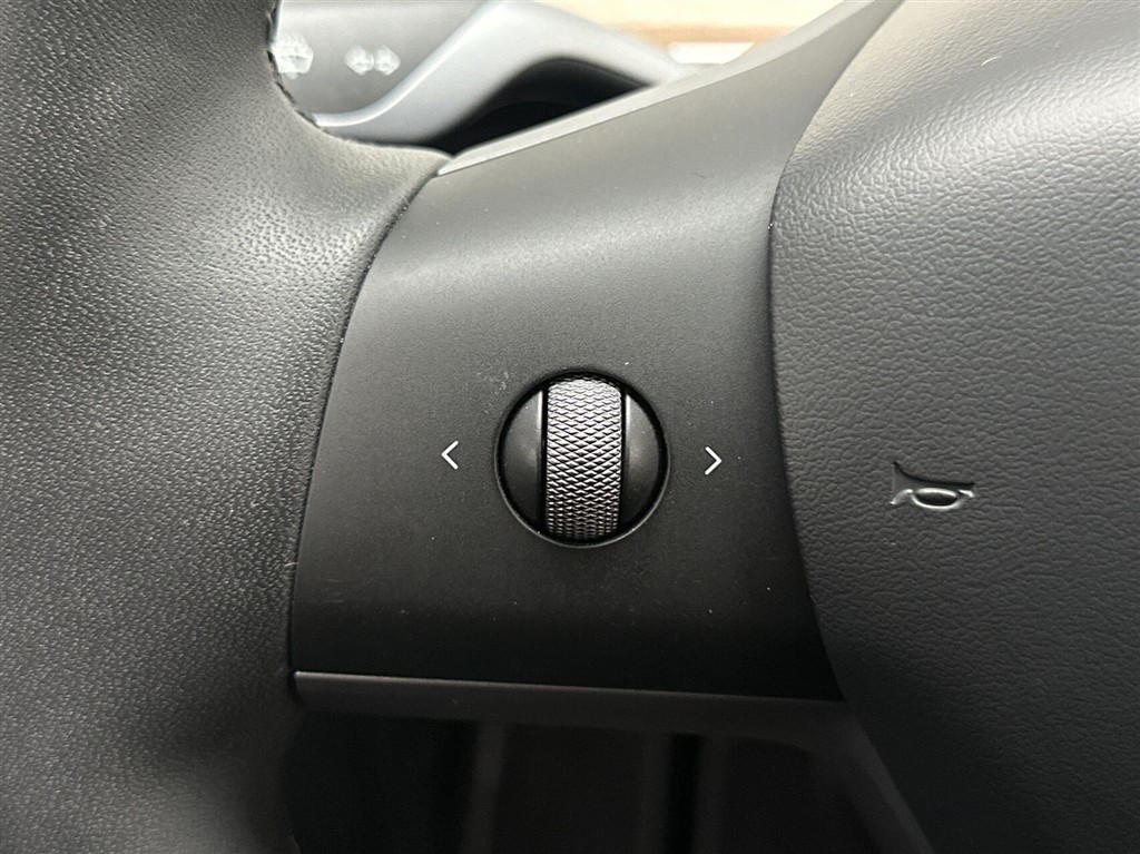 Tesla Model Y Long Range billede 16