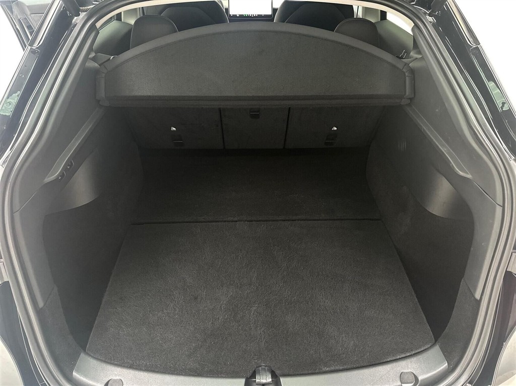 Tesla Model Y Long Range billede 14