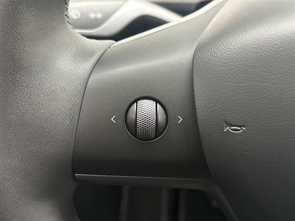 Tesla Model Y Long Range billede 16