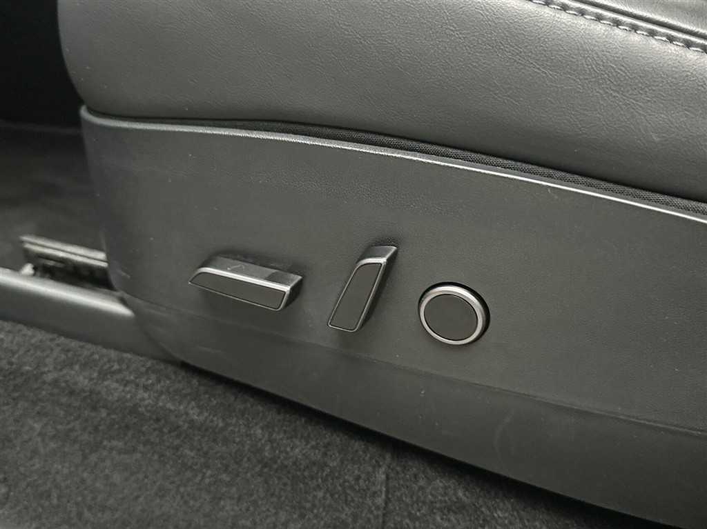 Tesla Model Y Long Range billede 22