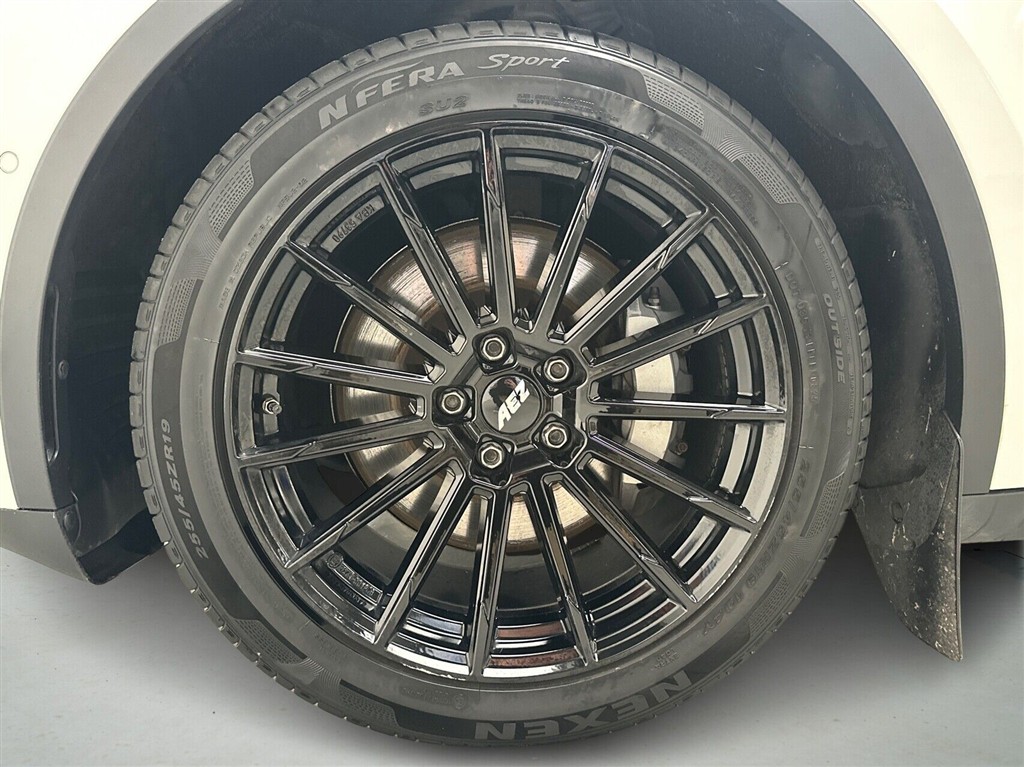 Tesla Model Y Long Range billede 9