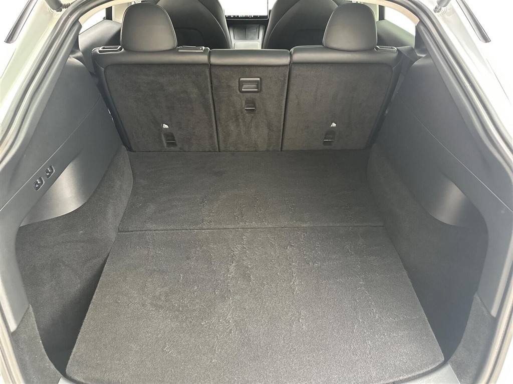 Tesla Model Y Long Range billede 14