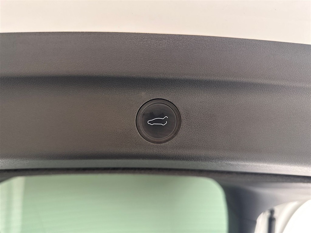 Tesla Model Y Long Range billede 19