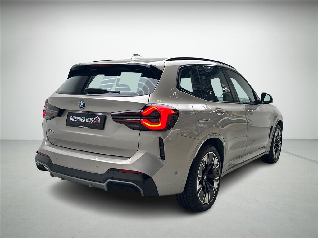 BMW iX3 Charged billede 2