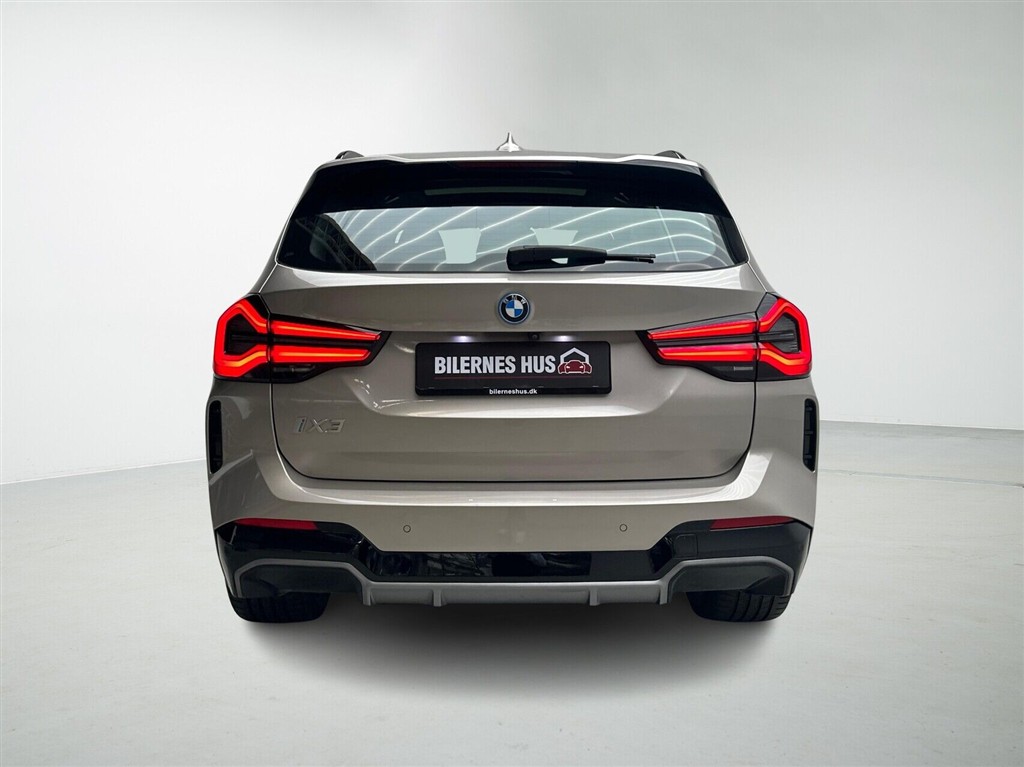 BMW iX3 Charged billede 8