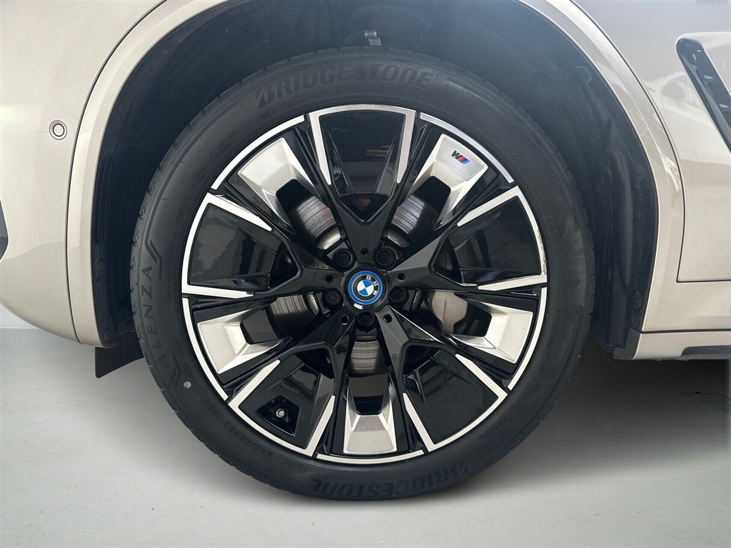 BMW iX3 Charged billede 9