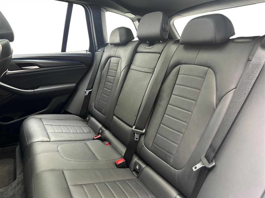 BMW iX3 Charged billede 13