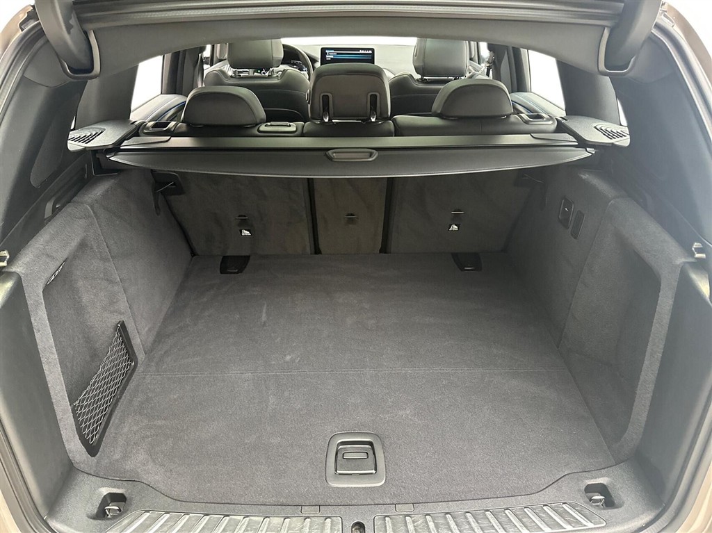 BMW iX3 Charged billede 14