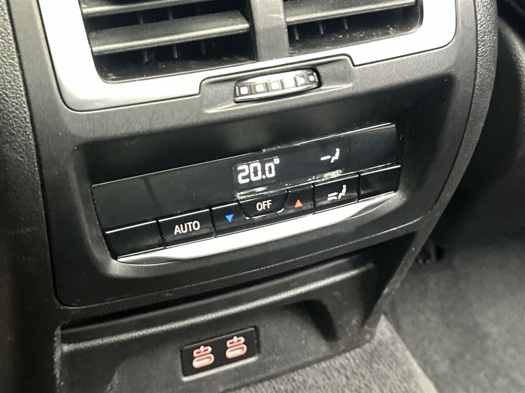 BMW iX3 Charged billede 24