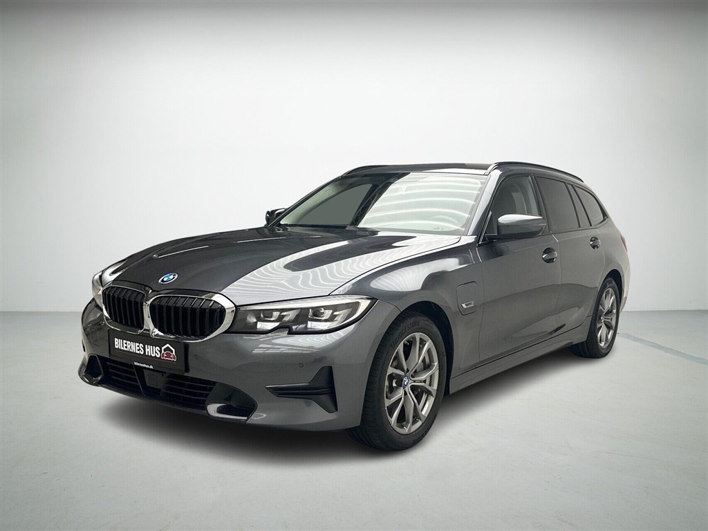 BMW 330e Sport Line