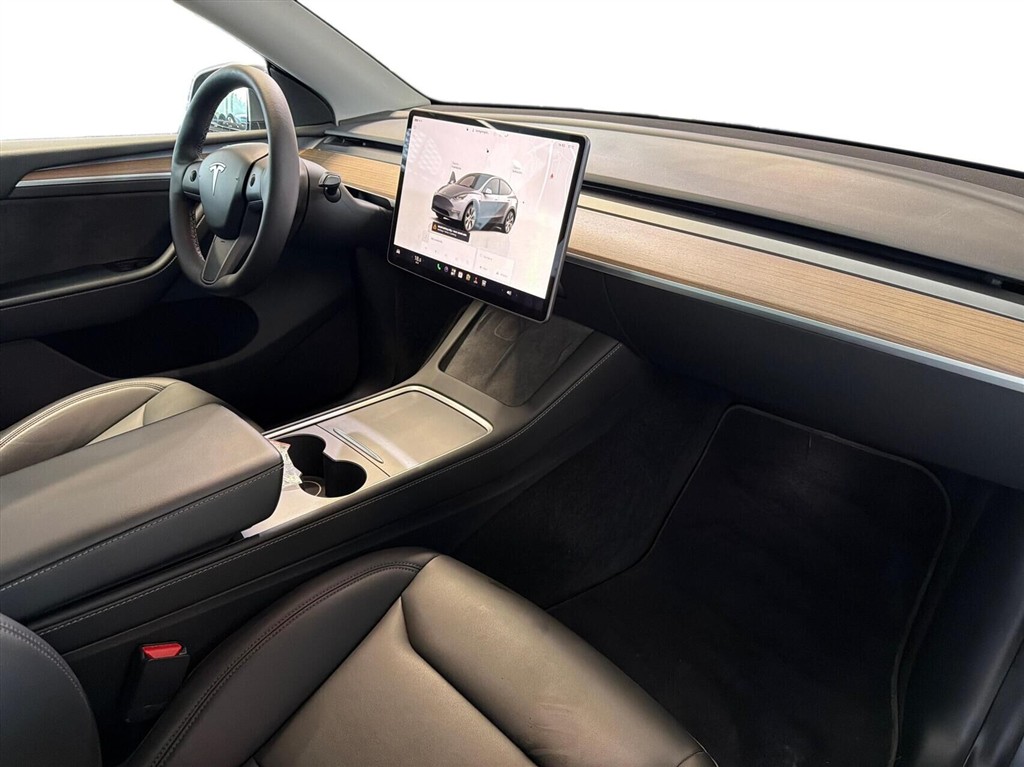 Tesla Model Y Long Range billede 10
