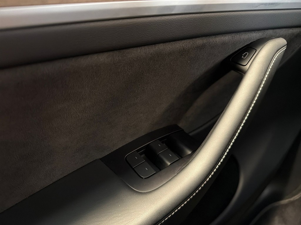 Tesla Model Y Long Range billede 16