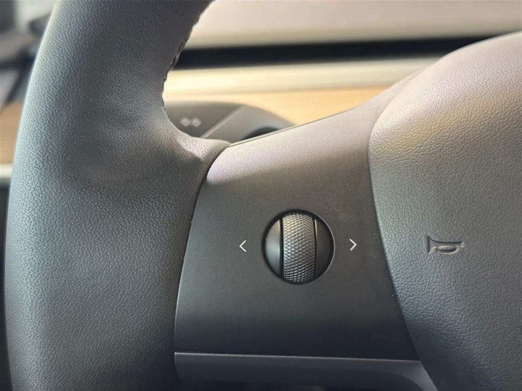 Tesla Model Y Long Range billede 17