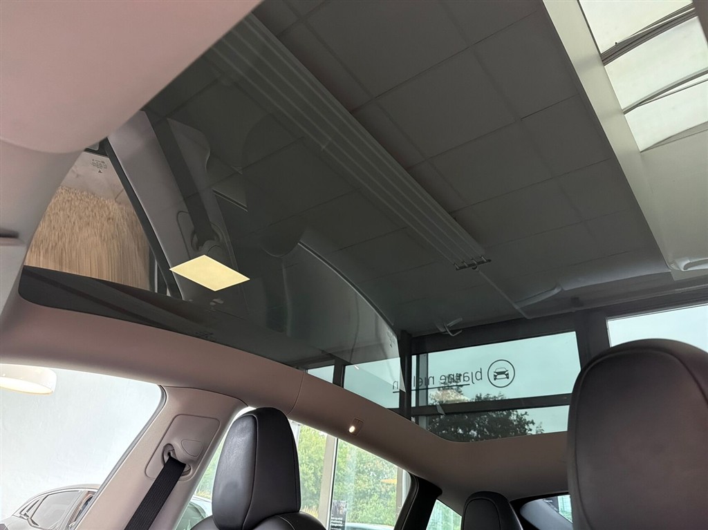Tesla Model Y Long Range billede 21