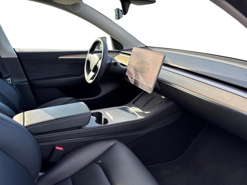 Tesla Model Y Long Range billede 10