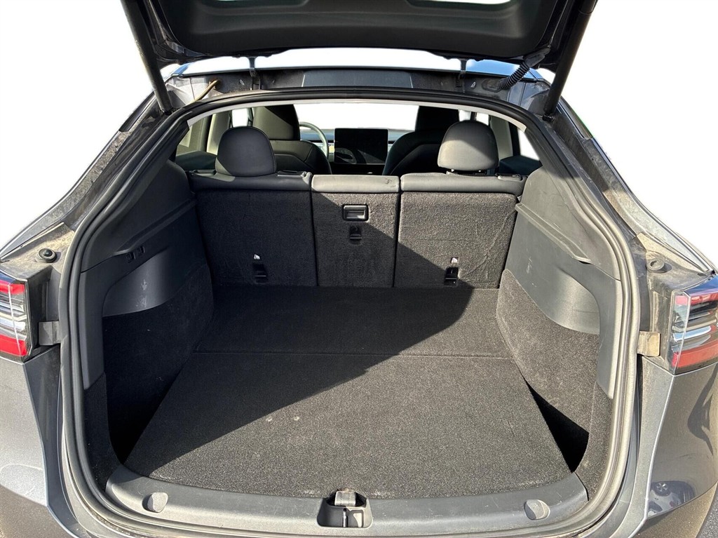 Tesla Model Y Long Range billede 13