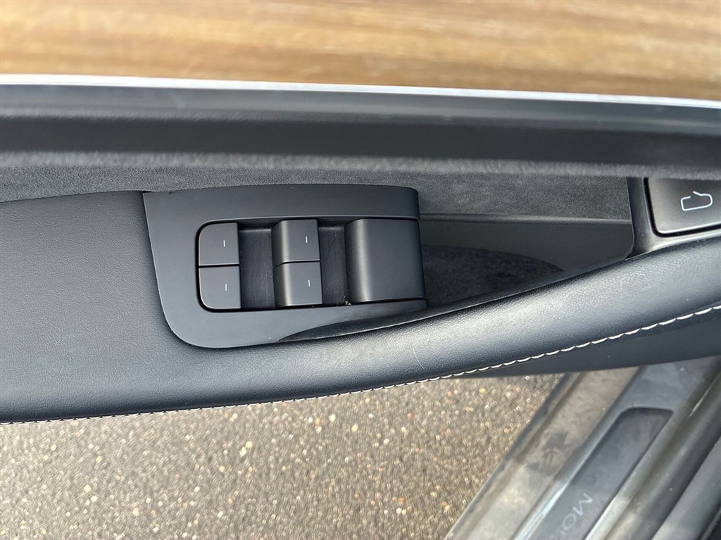 Tesla Model Y Long Range billede 16