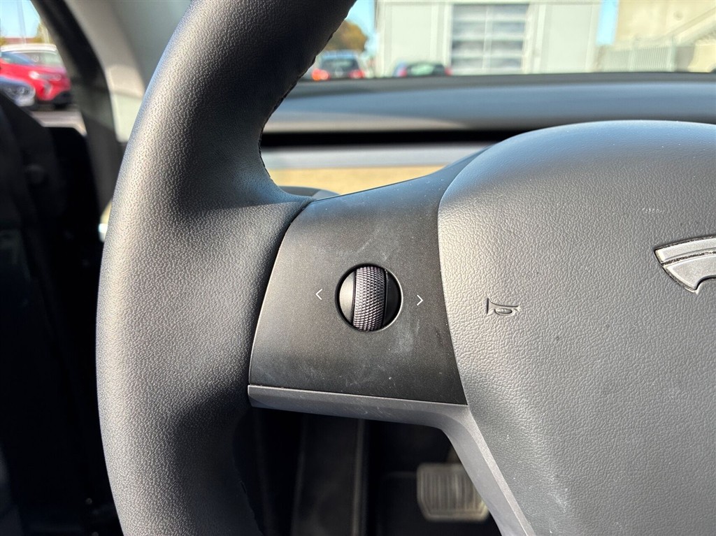 Tesla Model Y Long Range billede 17