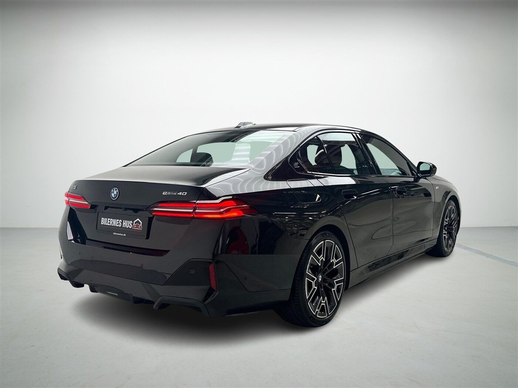 BMW i5 Fully Charged billede 2