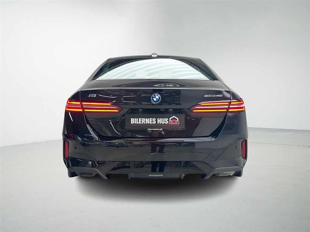 BMW i5 Fully Charged billede 8