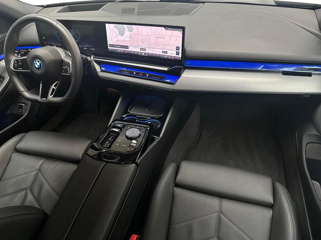 BMW i5 Fully Charged billede 11