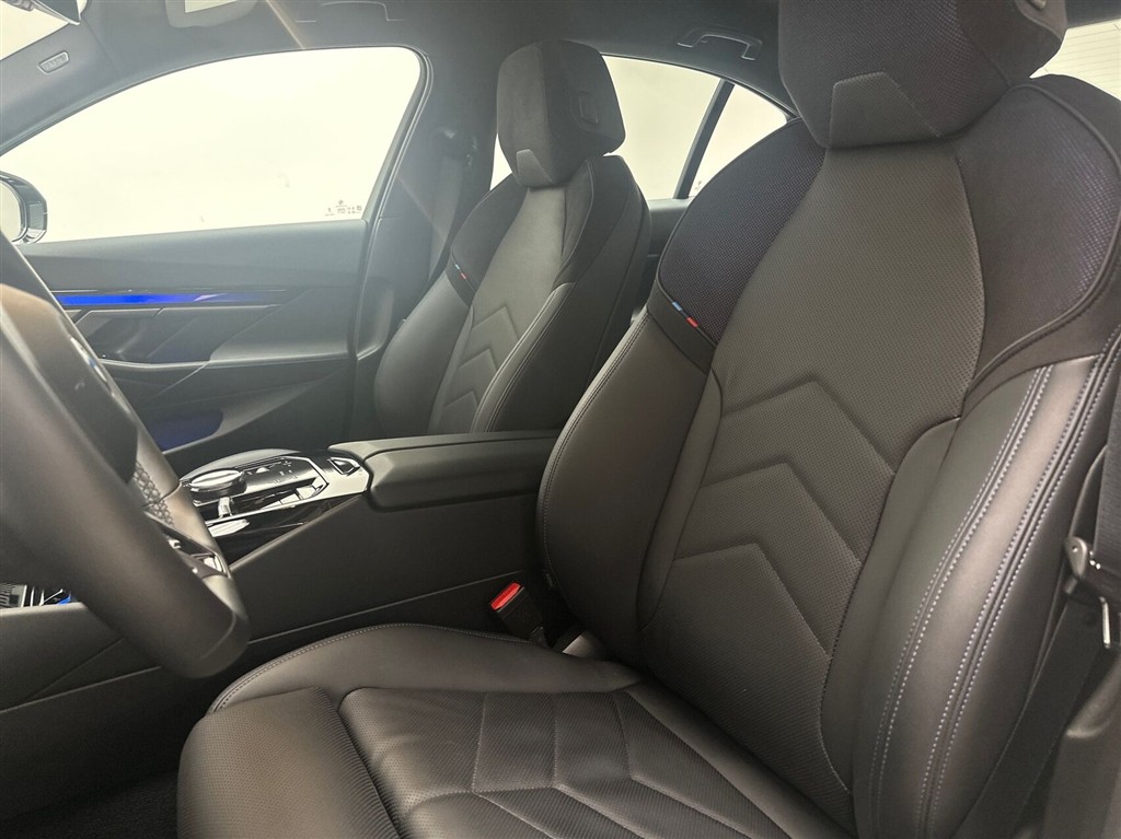 BMW i5 Fully Charged billede 21