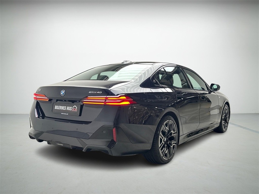 BMW i5 Fully Charged billede 2